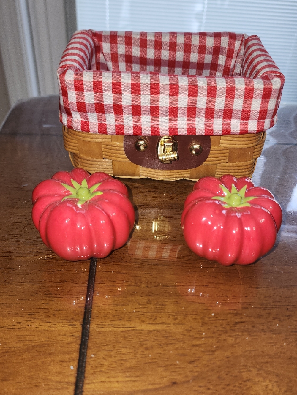 Red Ceramic Tomato Salt and Pepper Shaker Set with Woven Basket